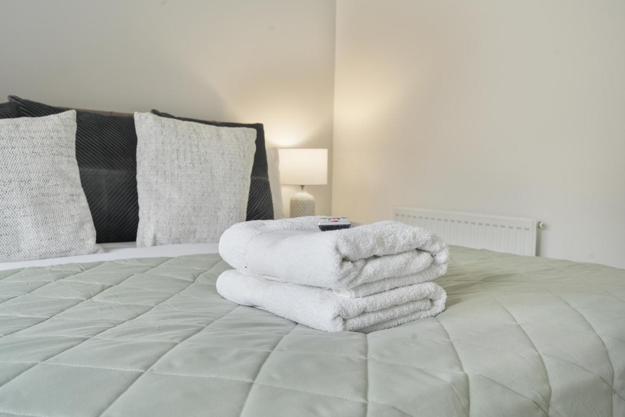 Mersey Way, Spacious 3 Bed Home, Close To Sheffield City Centre & Free Driveway Parking - Perfect For Workers, Groups & Families - Hosted By Stay Host Save מראה חיצוני תמונה